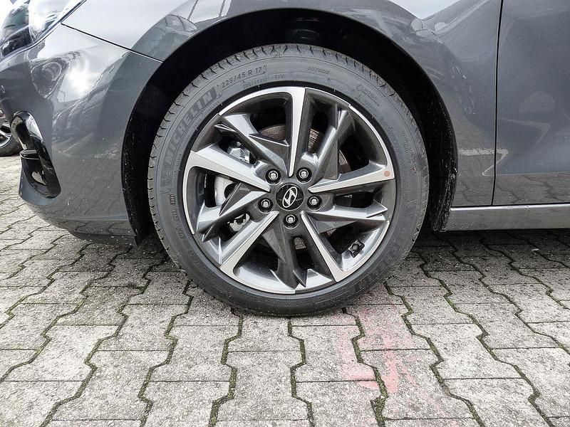 Gebraucht Hyundai i30 Advantage 101 PS (74 kW) 2024 Ecotronic grey / mic Limousine