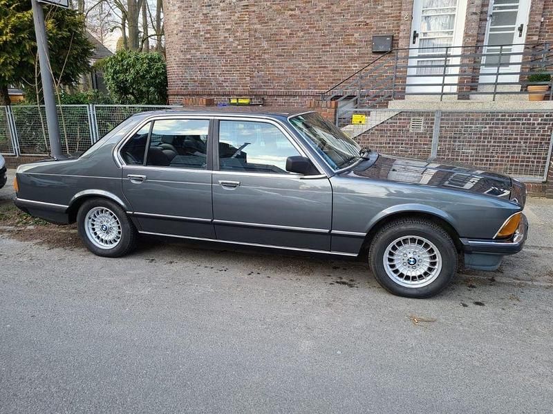 Grau Gebraucht 1986 BMW 735 Limousine | 14.900 € - Bild 1/4