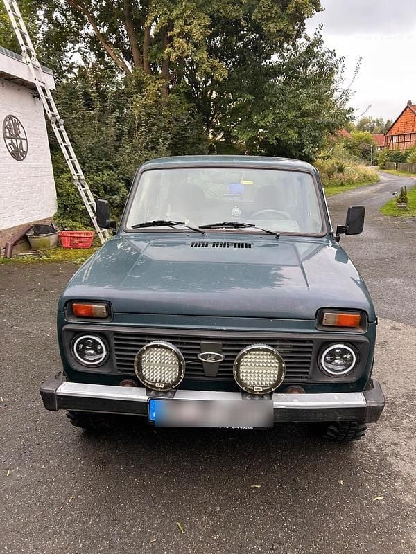 Grün Gebraucht 2008 Lada niva SUV | 4.500 € (Superpreis) - Bild 1/4