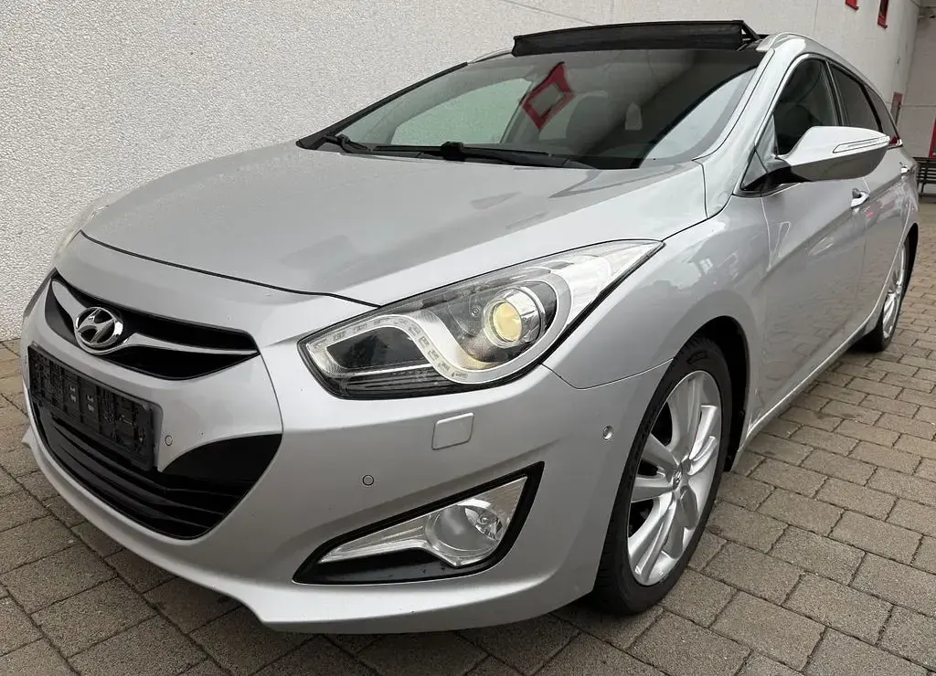 Gebraucht Hyundai i40 Premium 141 PS (103 kW) 2016 Silber Kombi