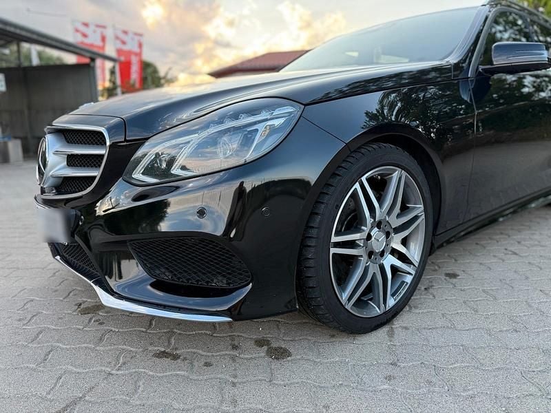 Schwarz Gebraucht 2016 Mercedes E500 Kombi | 25.000 € (Etwas zu teuer) - Bild 1/4