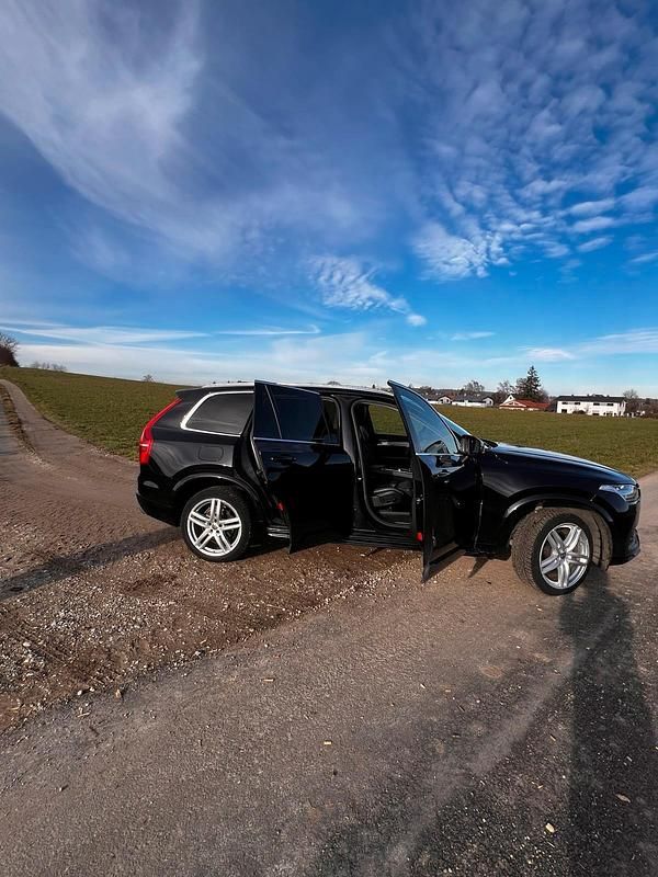 Gebraucht Volvo XC90 Momentum 235 PS (172 kW) 2019 Schwarz SUV