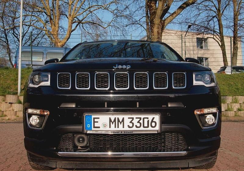Gebraucht Jeep Compass Limited 150 PS (110 kW) 2020 Schwarz SUV