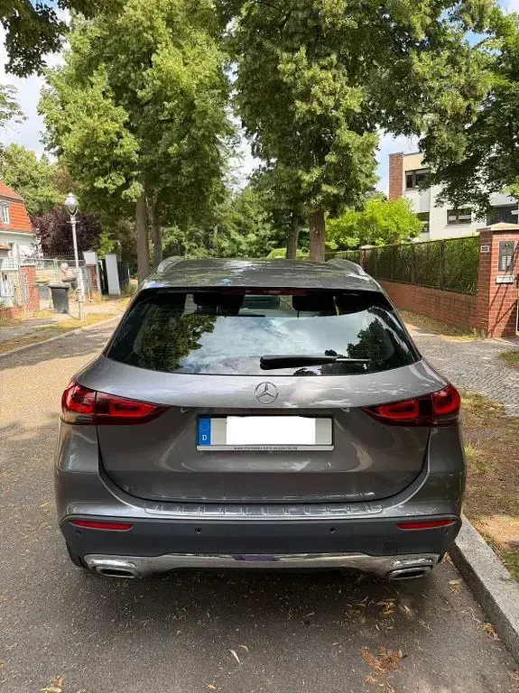 Gebraucht Mercedes GLA200 Progressive 163 PS (119 kW) 2022 Grau SUV
