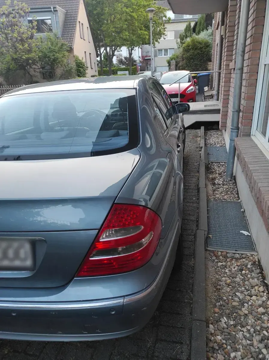 Gebraucht Mercedes E240 Avantgarde 177 PS (130 kW) 2002 Blau Limousine
