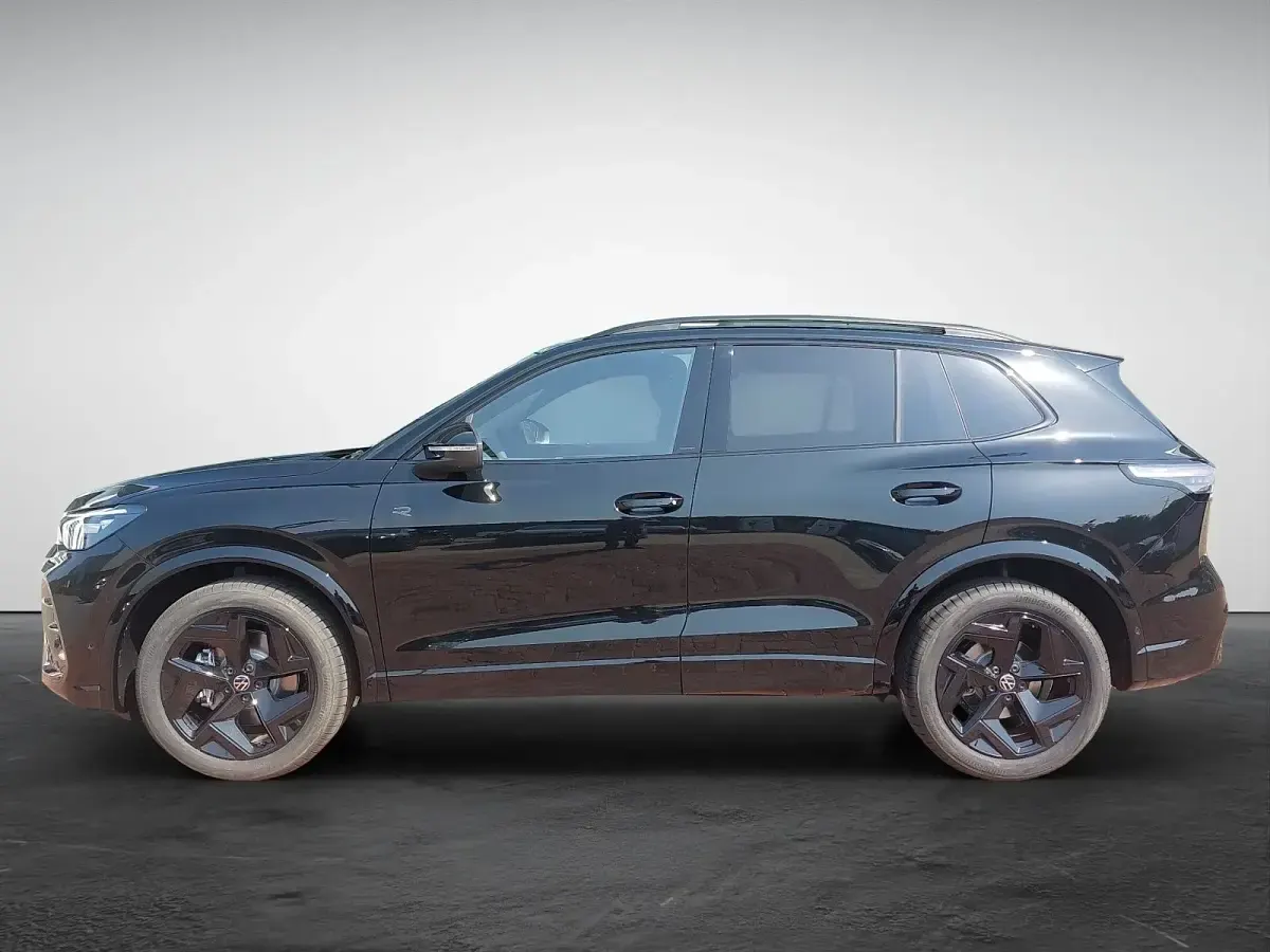 Gebraucht VW Tiguan Style 150 PS (110 kW) 2023 Schwarz (deep black perleffekt) SUV