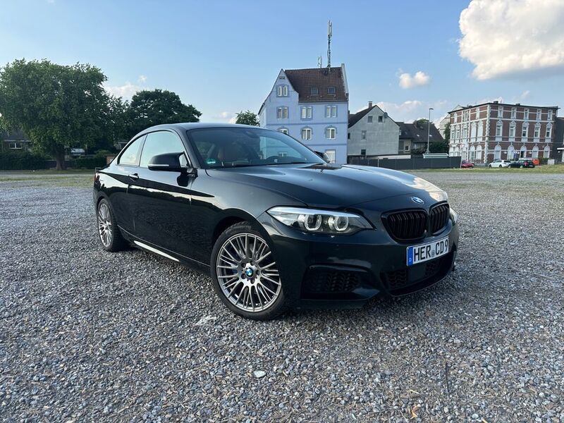 Schwarz Gebraucht 2017 BMW M240 M Sport Coupé | 24.880 € (Fairer Preis) - Bild 1/4