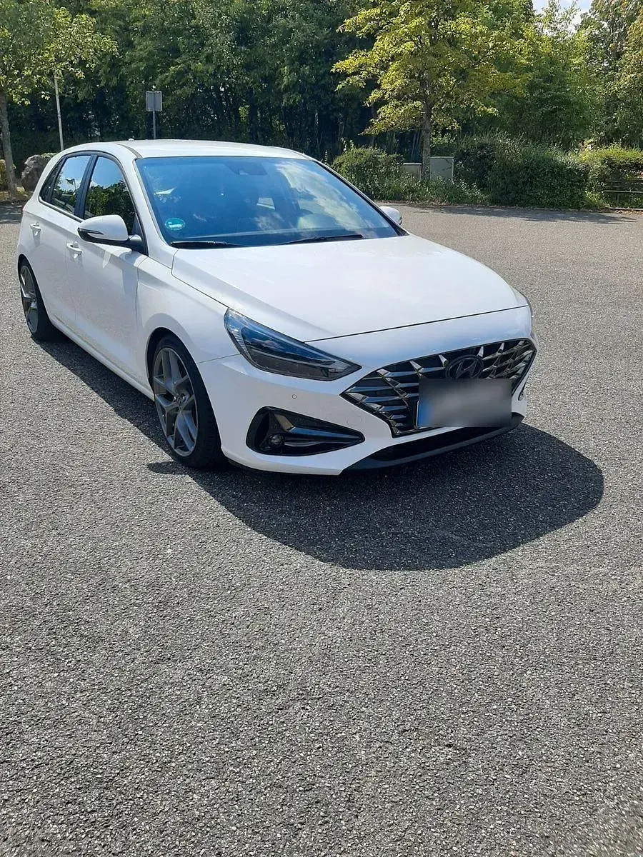 Gebraucht Hyundai i30 Trend 160 PS (117 kW) 2023 Weiß Limousine