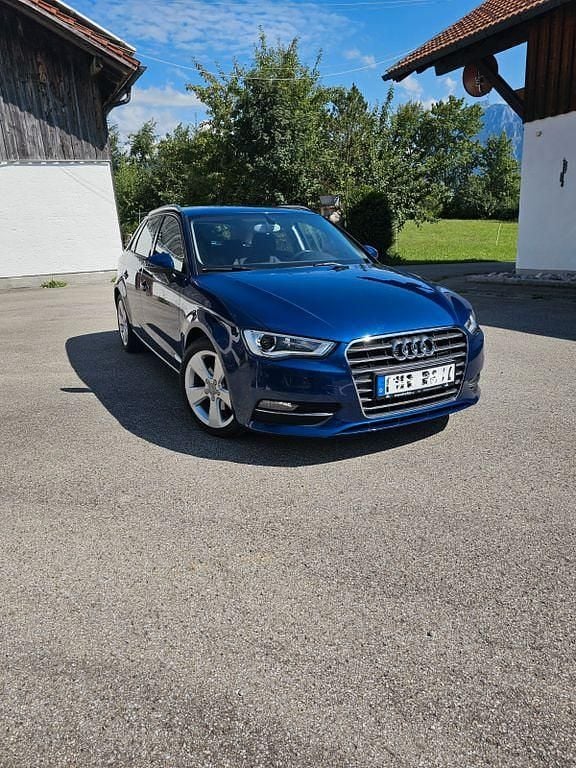 Blau Gebraucht 2014 Audi A3 Sportback Ambition Limousine | 10.000 € (Superpreis) - Bild 1/4