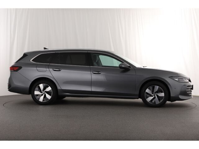 Gebraucht VW Passat IQ Drive 150 PS (110 kW) 2024 Grau Kombi
