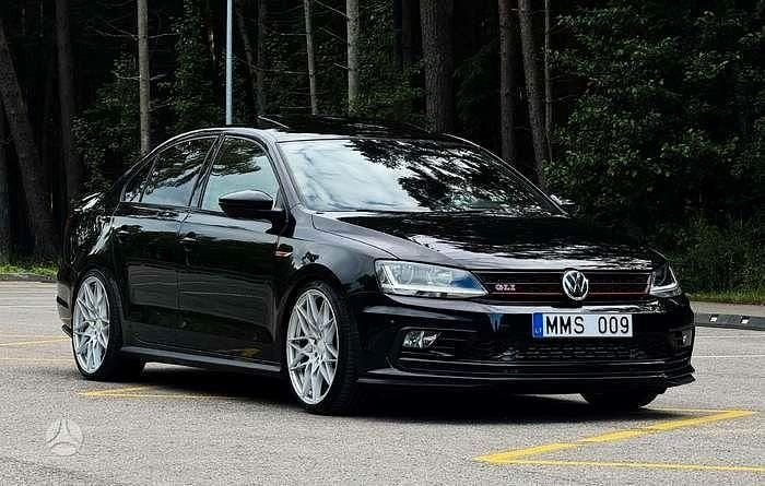 Schwarz Gebraucht 2016 VW Jetta Limousine | 11.950 € - Bild 1/4