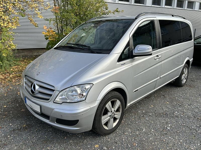 Silber Gebraucht 2012 Mercedes Viano Edition Van / Kleinbus | 10.600 € (Superpreis) - Bild 1/4