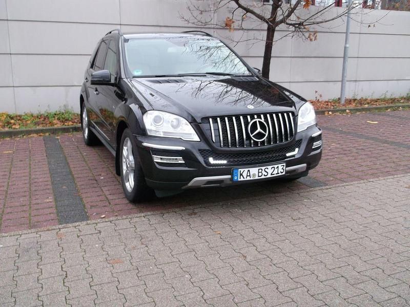 Schwarz Gebraucht 2011 Mercedes ML300 SUV | 11.200 € (Guter Preis) - Bild 1/4