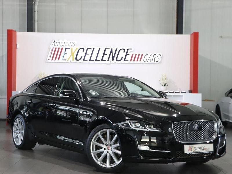 Santorini black metallic Gebraucht 2016 Jaguar XJ Premium Luxury Limousine | 27.991 € (Superpreis) - Bild 1/4