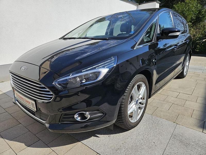 Gebraucht Ford S-MAX Titanium 190 PS (139 kW) 2019 Shadow black Van / Kleinbus