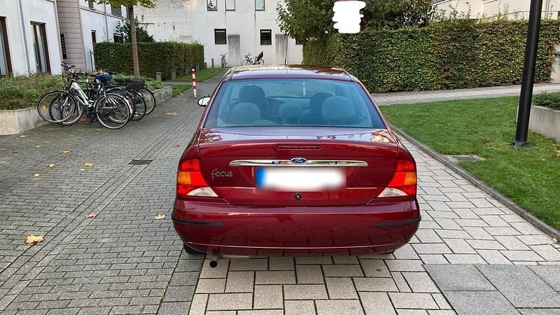 Gebraucht Ford Focus 100 PS (73 kW) 1999 Rot Limousine