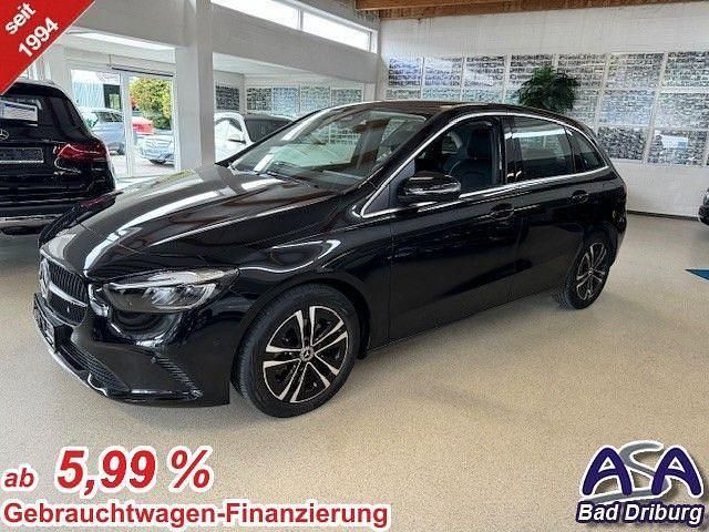 Nachtschwarz Gebraucht 2024 Mercedes B200 Advanced Plus Van / Kleinbus | 34.990 € (Teuer) - Bild 1/4