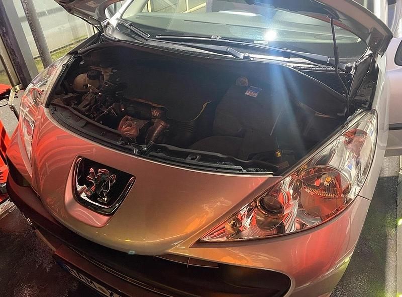 Gebraucht Peugeot 207 CC 90 PS (66 kW) 2007 Silber Cabrio