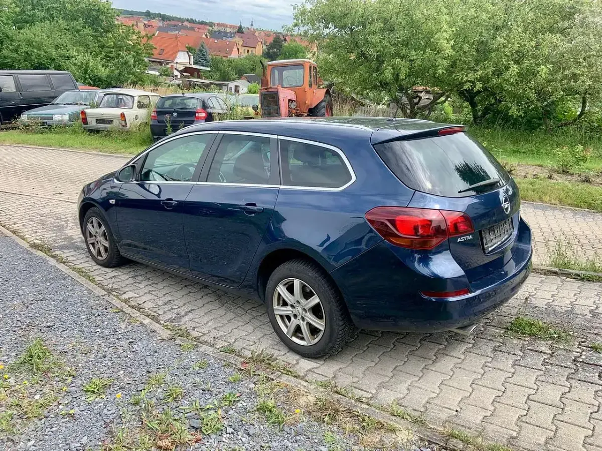 Gebraucht Opel Astra Innovation 160 PS (117 kW) 2011 Blau Kombi