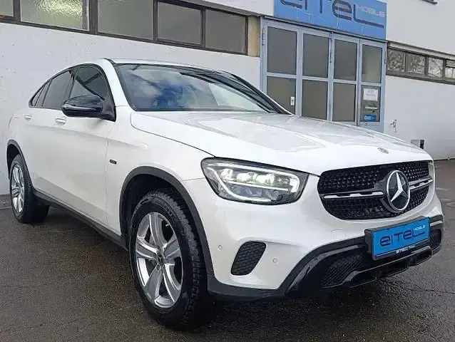 Gebraucht Mercedes GLC300e 320 PS (235 kW) 2020 Weiß Coupé
