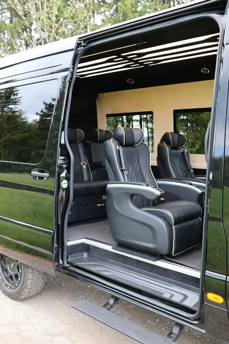 Gebraucht Mercedes Sprinter 190 PS (139 kW) 2025 Schwarz Van