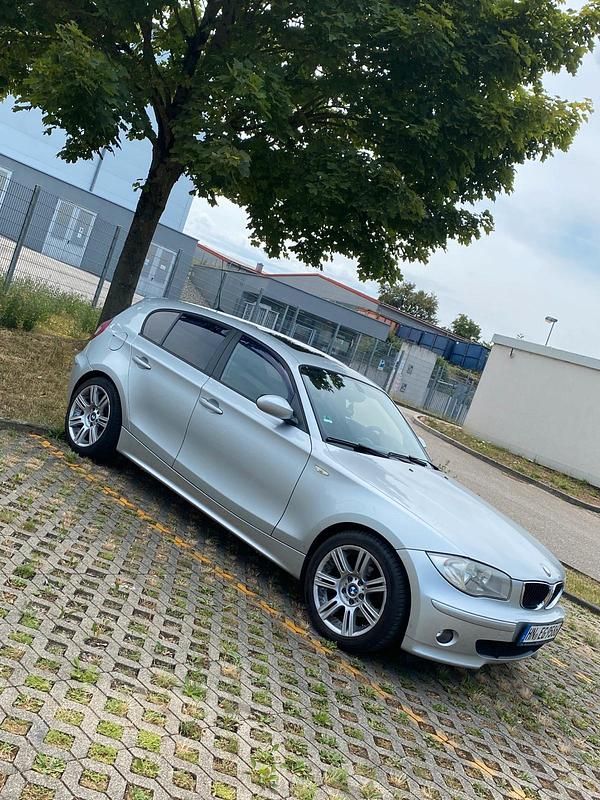 Grau Gebraucht 2006 BMW 118 Kleinwagen | 3.500 € (Teuer) - Bild 1/4