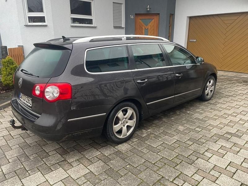 Gebraucht VW Passat Highline 140 PS (102 kW) 2010 Braun Kombi