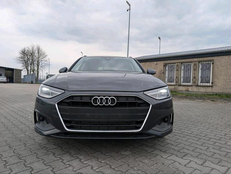 Second-hand Audi A4 150 CP (110 kW) 2023 Negru Break
