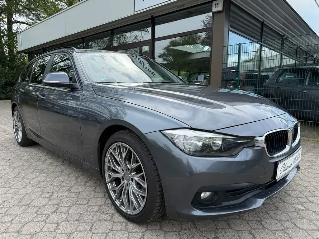 Gebraucht BMW 318 Advantage 150 PS (110 kW) 2017 Grau Kombi