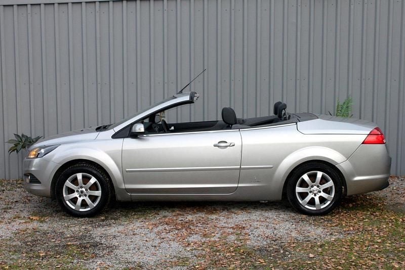 Gebraucht Ford Focus Cabriolet Titanium 145 PS (106 kW) 2009 Silber Cabrio
