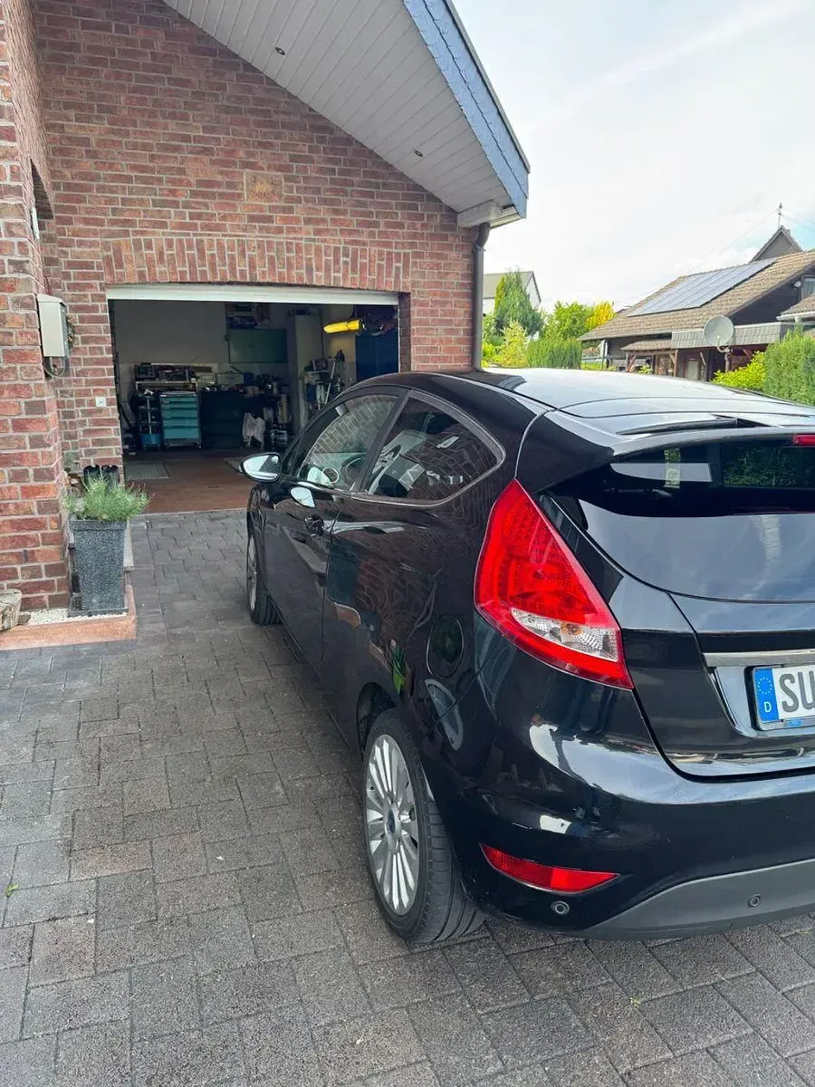 Gebraucht Ford Fiesta Titanium 97 PS (71 kW) 2009 Schwarz Limousine