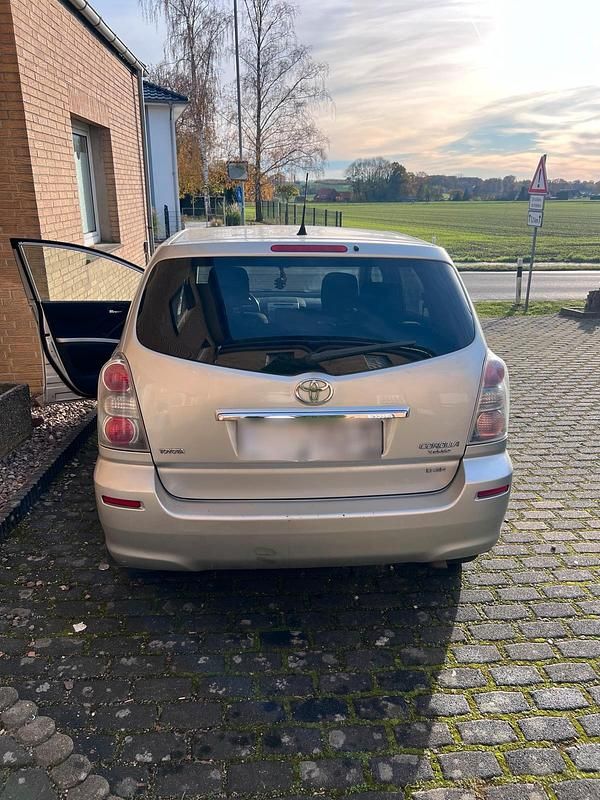 Gebraucht Toyota Verso 177 PS (130 kW) 2008 Grau Van / Kleinbus