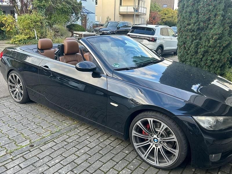 Gebraucht BMW 325 Cabriolet 197 PS (144 kW) 2009 Schwarz Cabrio