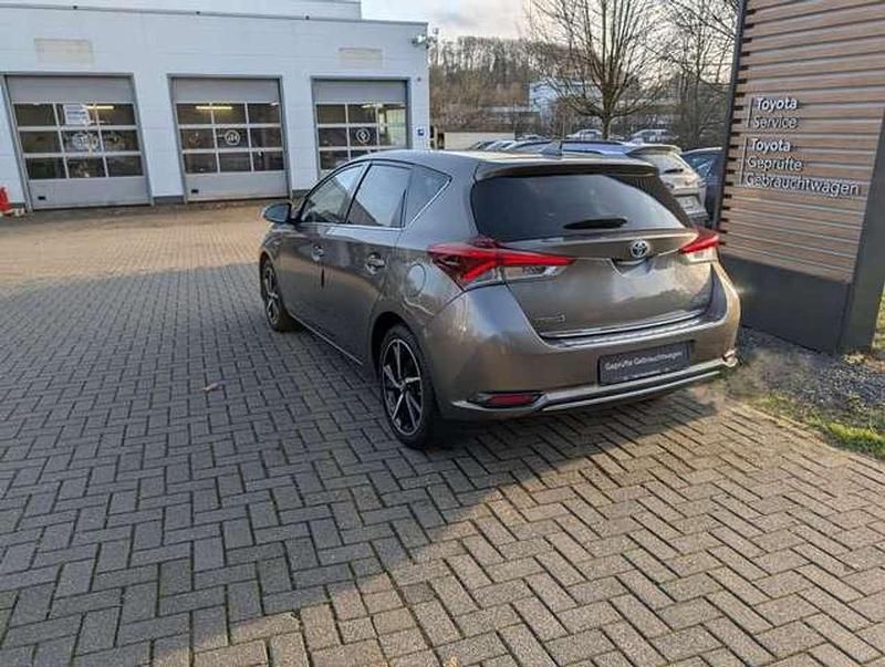 Gebraucht Toyota Auris Hybrid Basis 136 PS (100 kW) 2017 Platinum bronze metallic Limousine