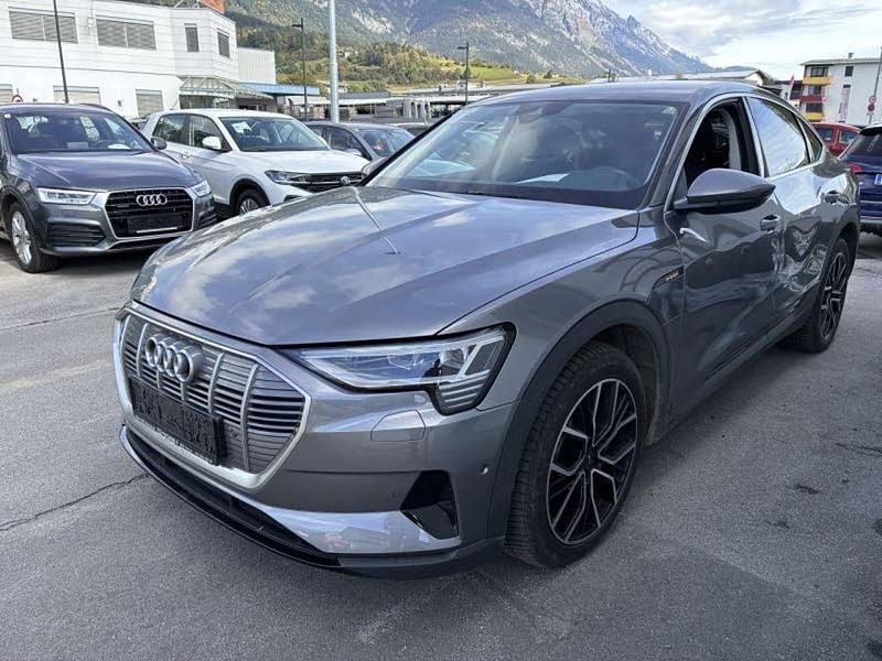 Grau Gebraucht 2021 Audi e-tron Sportback Business SUV | 25.990 € - Bild 1/4