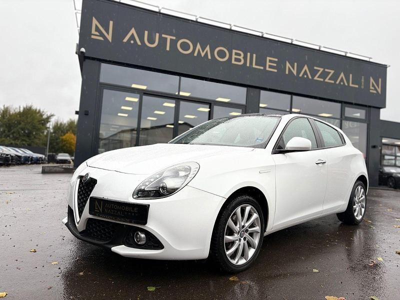 Weiß Gebraucht 2018 Alfa Romeo Giulietta Super Kleinwagen | 13.900 € (Guter Preis) - Bild 1/4