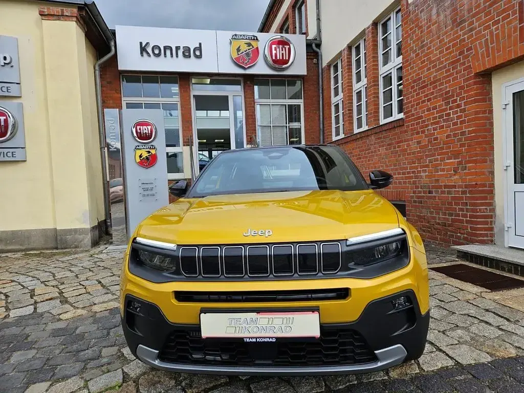 Neu Jeep Avenger Altitude 110 PS (80 kW) 2026 Gelb SUV