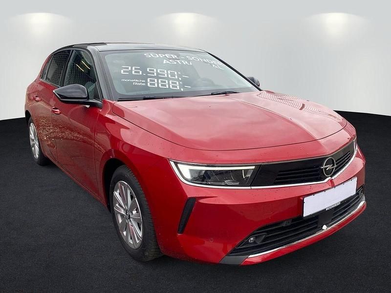 Gebraucht Opel Astra Elegance 131 PS (96 kW) 2023 Chili rot/kardio rot Limousine