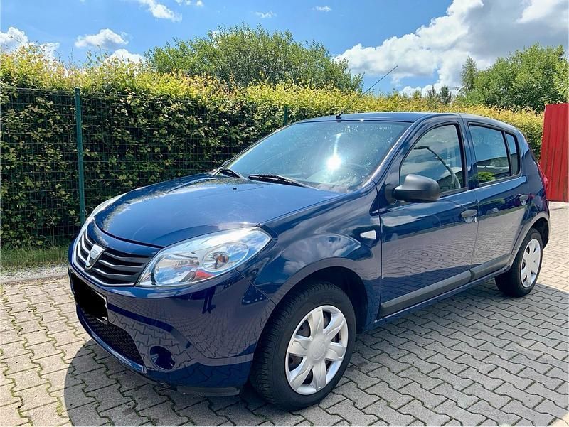 Blau Gebraucht 2009 Dacia Sandero Kleinwagen | 2.499 € (Teuer) - Bild 1/4