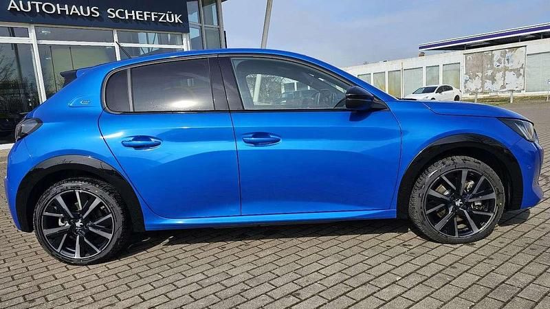 Gebraucht Peugeot e-208 GT 100 kW (136 PS) 2023 Vertigo blau perleffekt Kleinwagen