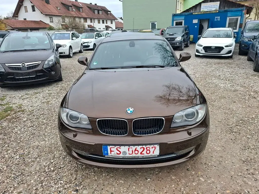 Gebraucht BMW 118 143 PS (105 kW) 2011 Braun Kleinwagen