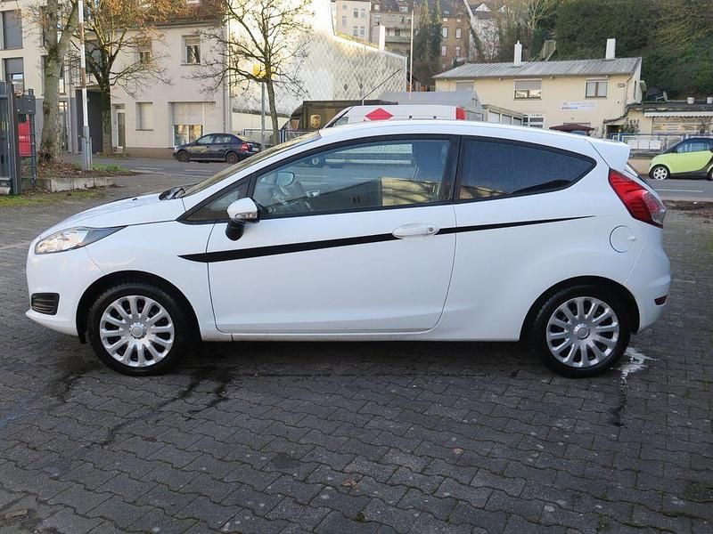 Gebraucht Ford Fiesta Trend 60 PS (44 kW) 2013 Weiß Kleinwagen