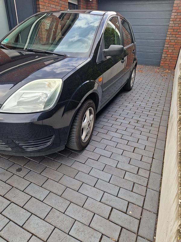 Gebraucht Ford Fiesta 60 PS (44 kW) 2005 Schwarz Kleinwagen