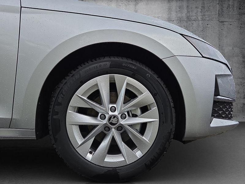 Neu Skoda Octavia Selection 150 PS (110 kW) 2025 Silber Kombi