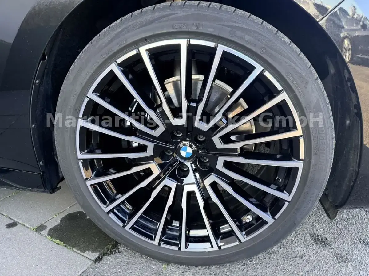 Gebraucht BMW 740 Performance 299 PS (219 kW) 2025 Black sapphire metallic Limousine