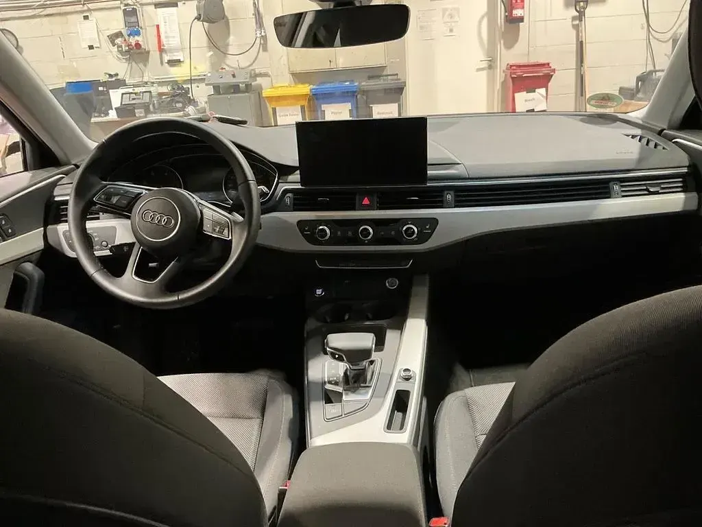 Gebraucht Audi A4 Basis 163 PS (119 kW) 2022 Ibisweiß Kombi