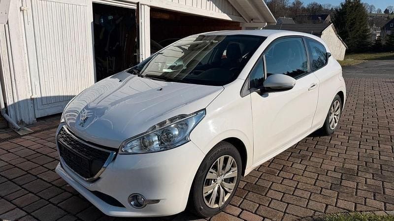 Second-hand Peugeot 208 Active 92 CP (67 kW) 2012 Alb Hatchback