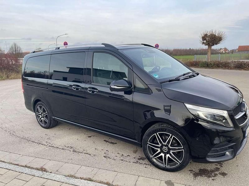 Obsidianschwarz metallic Gebraucht 2021 Mercedes V300 Van / Kleinbus | 47.000 € (Teuer) - Bild 1/4