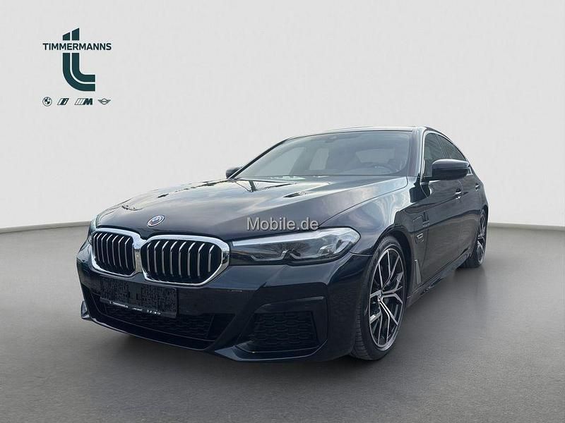 Schwarz Gebraucht 2022 BMW 545e M Sport Limousine | 40.790 € (Superpreis) - Bild 1/4