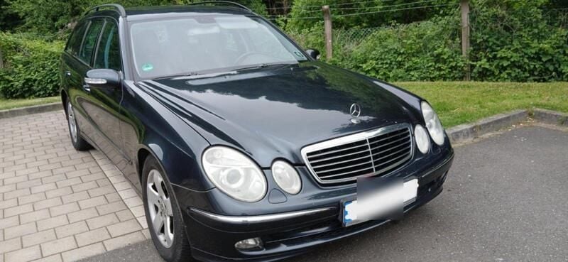 Schwarz Gebraucht 2005 Mercedes E220 Avantgarde Kombi | 1.400 € (Superpreis) - Bild 1/4
